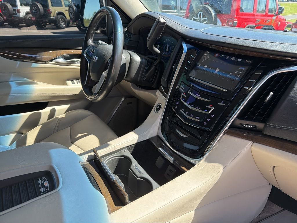 Used 2018 Cadillac Escalade Premium Luxury AWD/4WD image 36