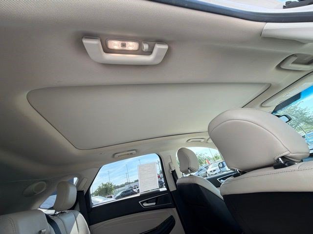 Used 2018 Ford Edge Titanium w/ Equipment Group 301A AWD/4WD image 28