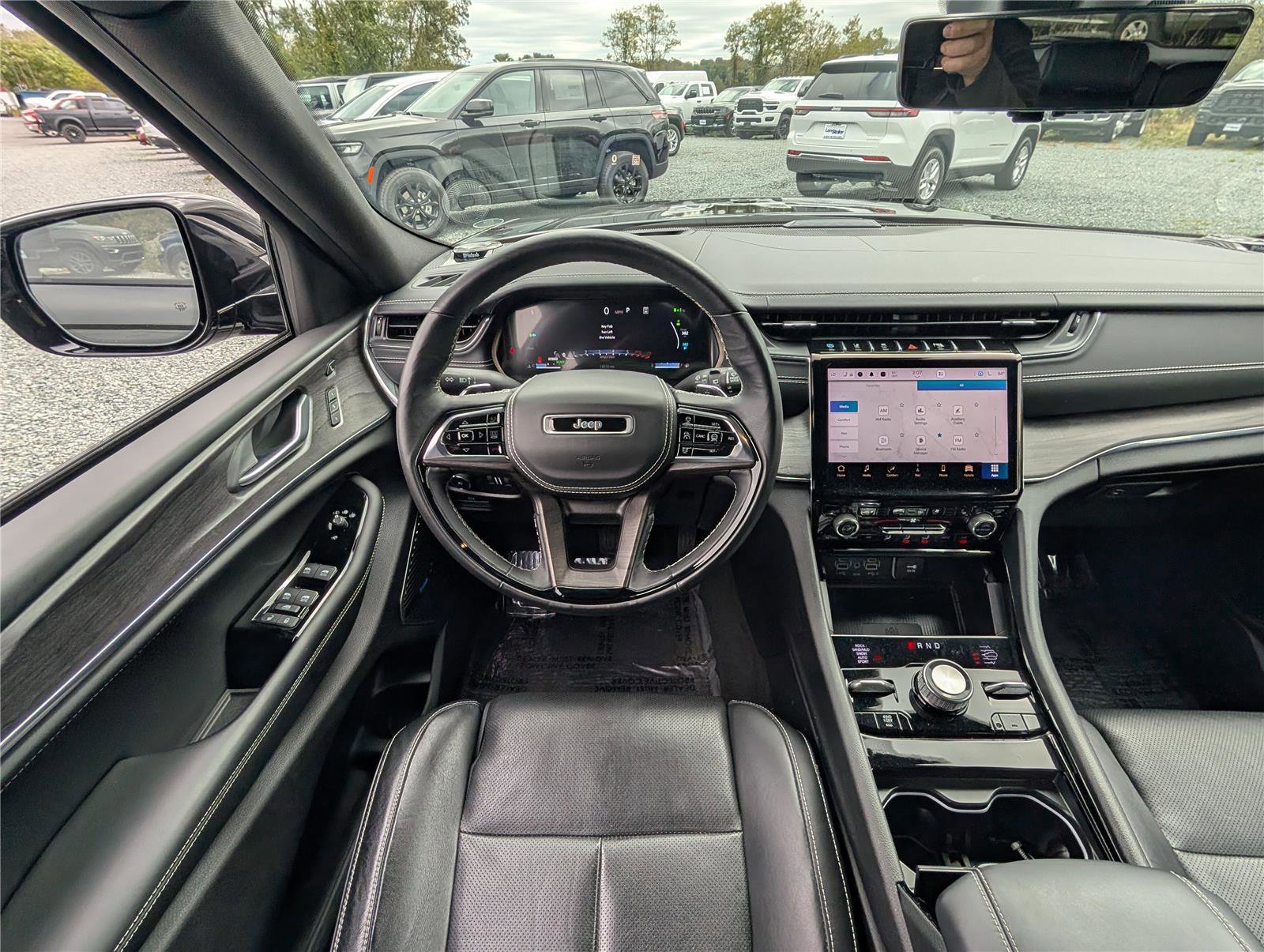 Used 2023 Jeep Grand Cherokee Overland w/ Advanced Protech Group III image 17