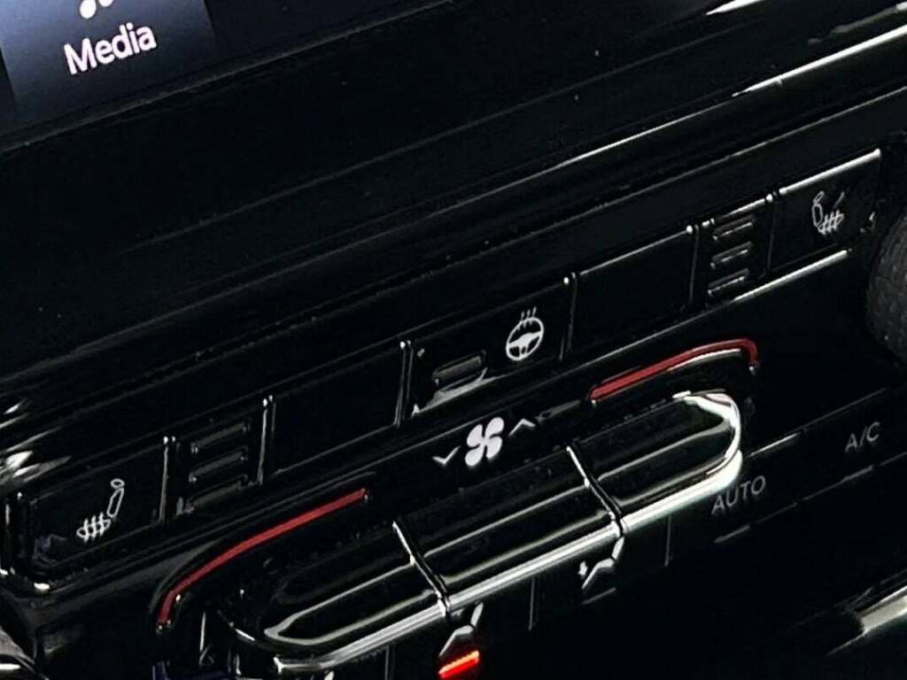 New 2025 Jeep Grand Cherokee L Laredo image 37