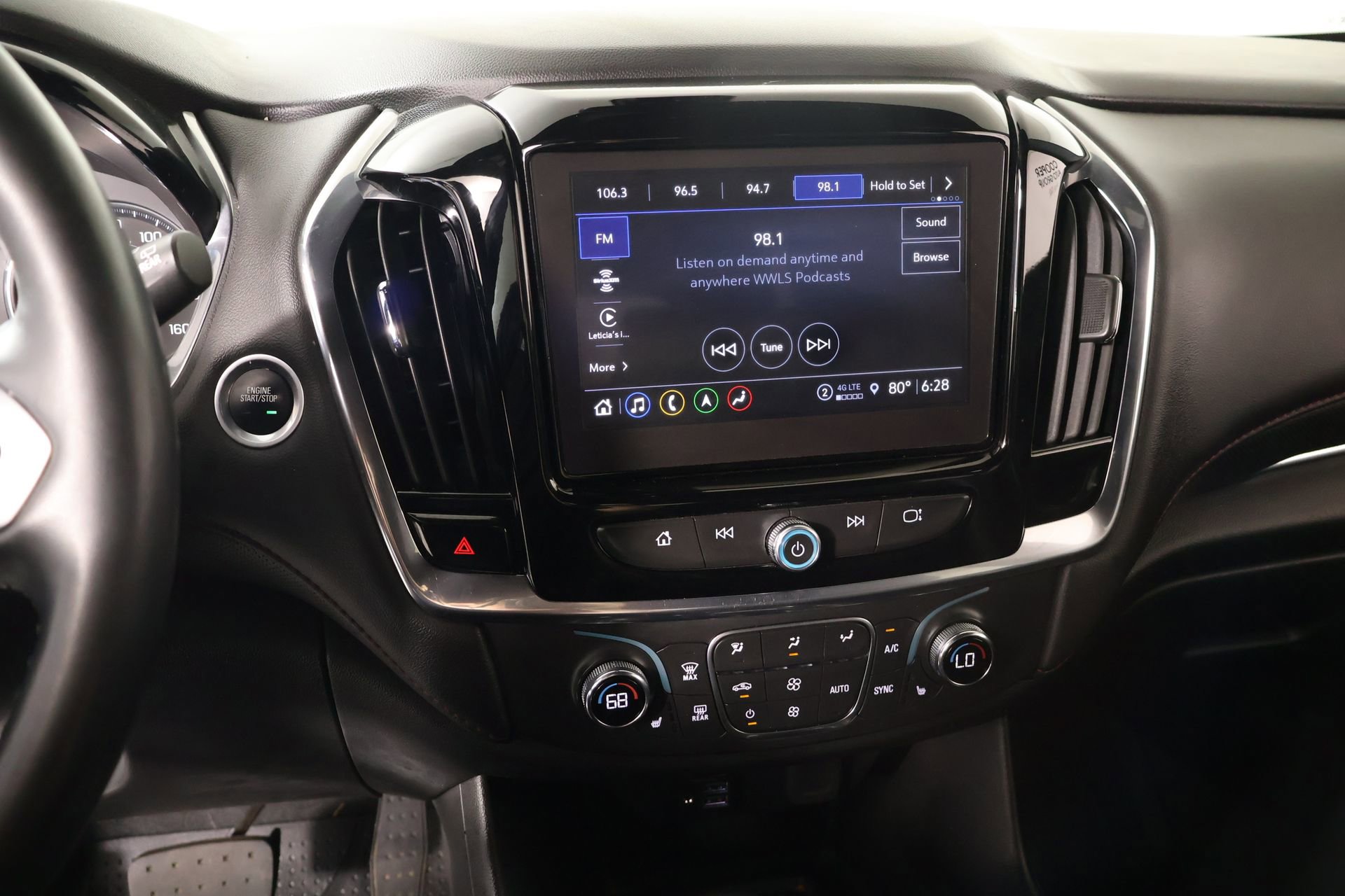 Used 2023 Chevrolet Traverse RS w/ LPO, Floor Liner Package FWD image 5