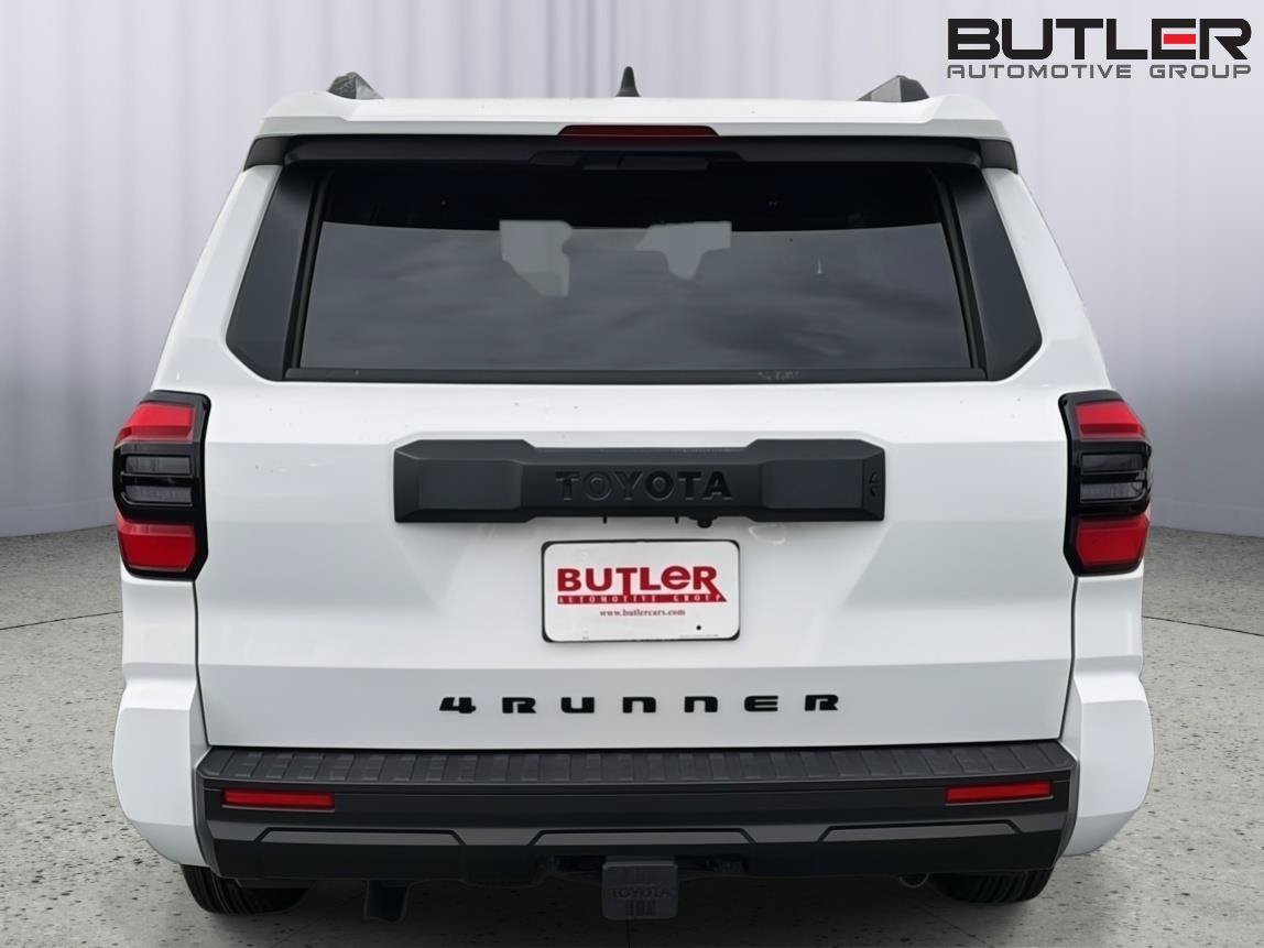 New 2026 Toyota 4Runner SR5 AWD/4WD image 5