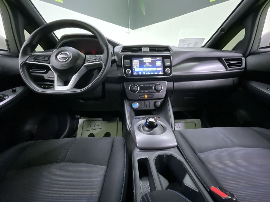 Used 2025 Nissan Leaf S image 18
