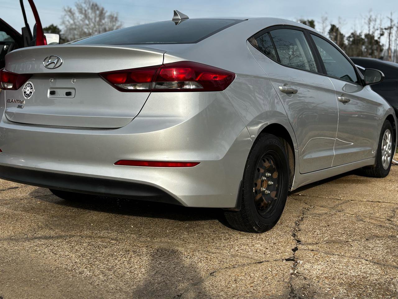 Used 2017 Hyundai Elantra SE FWD image 2