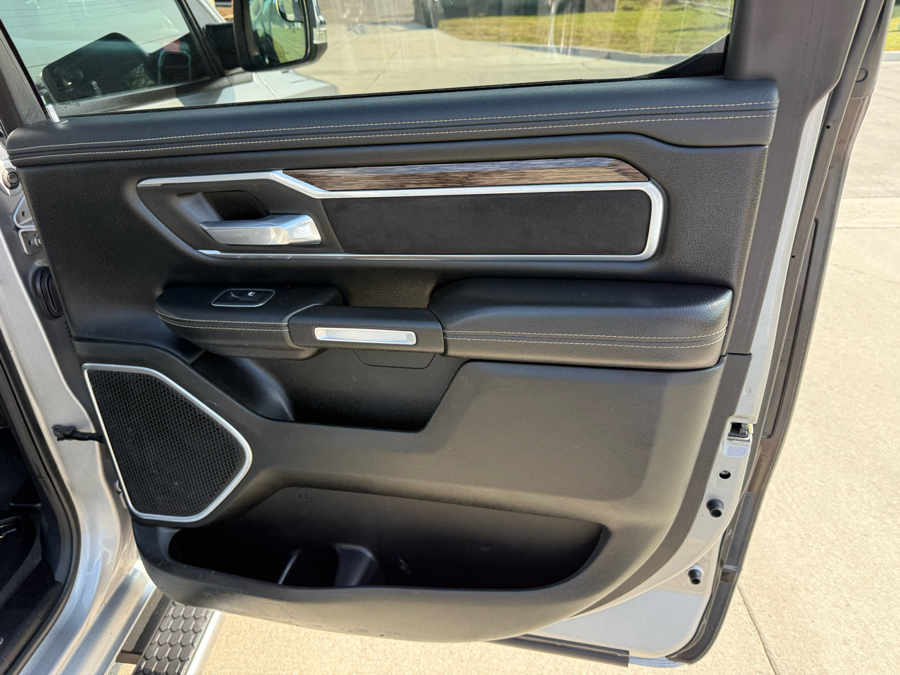 Used 2020 RAM 1500 Laramie image 26