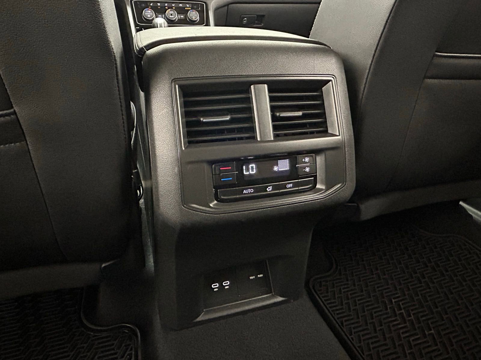 Used 2023 Volkswagen Atlas SE image 34