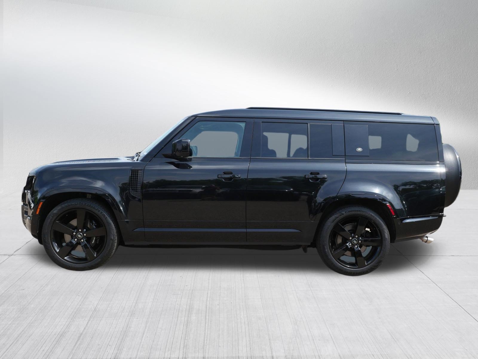 Certified 2024 Land Rover Defender 130 V8 AWD/4WD image 2