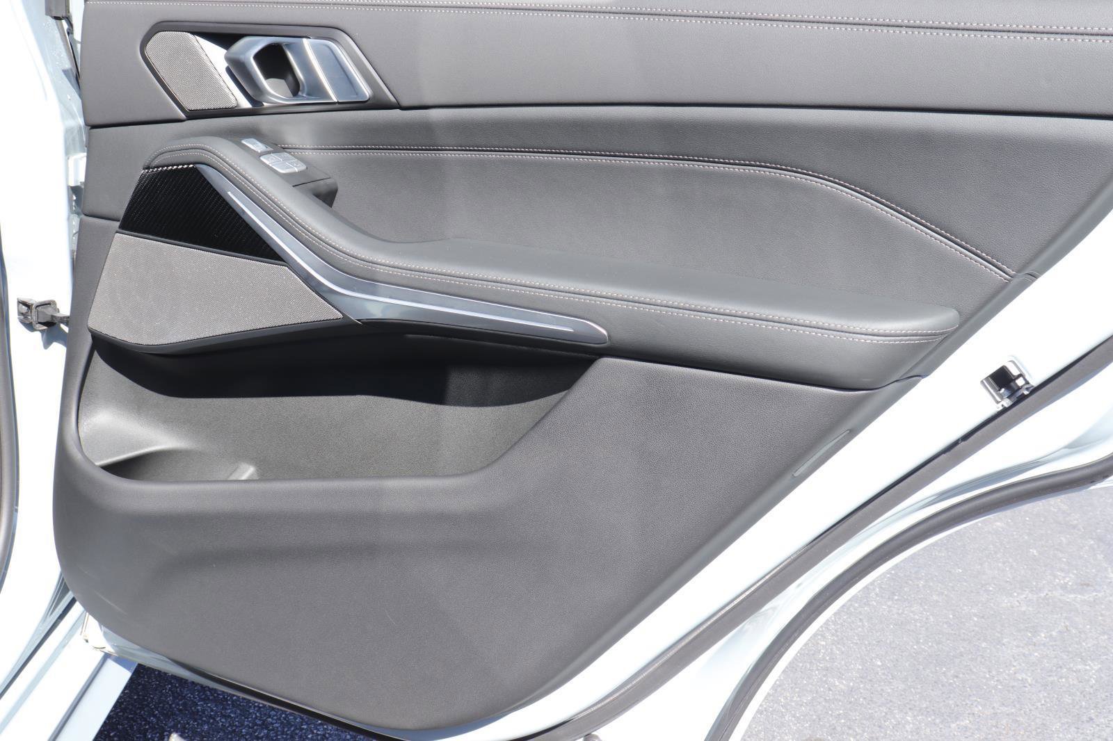 Used 2025 BMW X7 M60i image 23