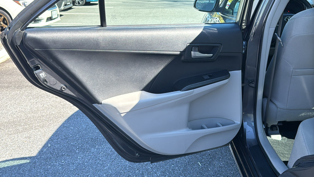 Used 2014 Toyota Camry LE FWD image 21