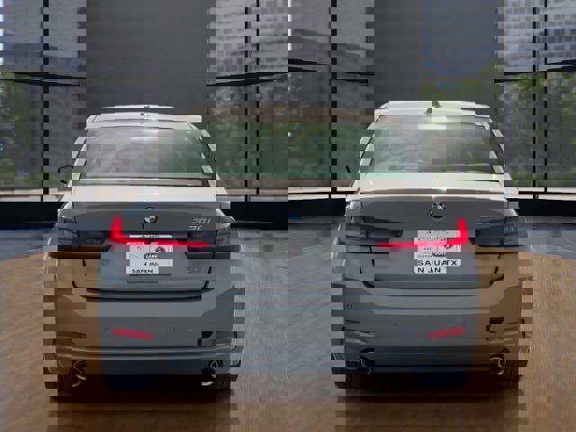 Used 2025 BMW 330i Sedan image 4