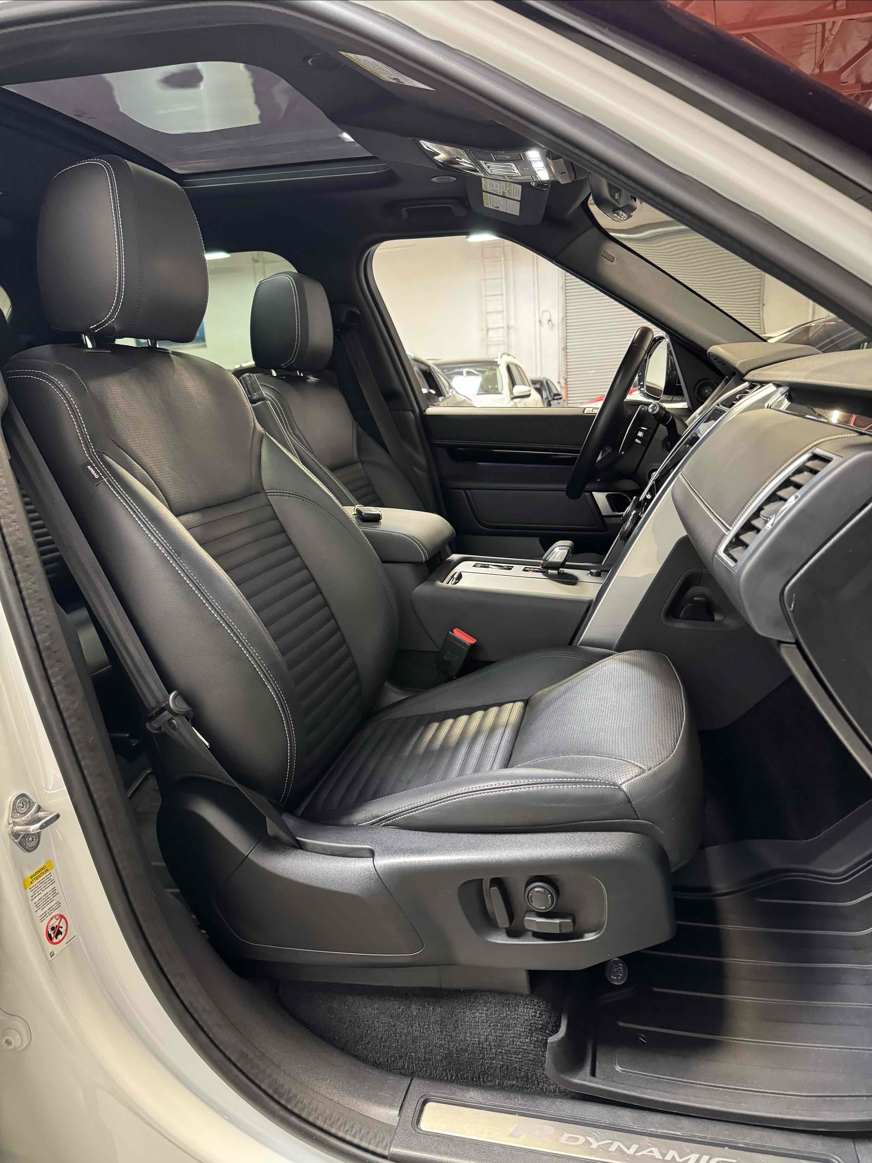 Used 2021 Land Rover Discovery S R-Dynamic image 36