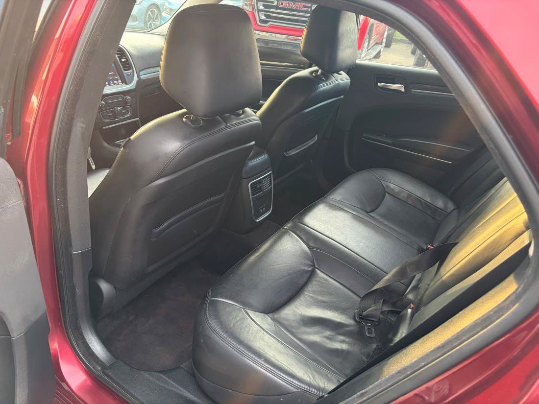 Used 2018 Chrysler 300 Touring L RWD image 10