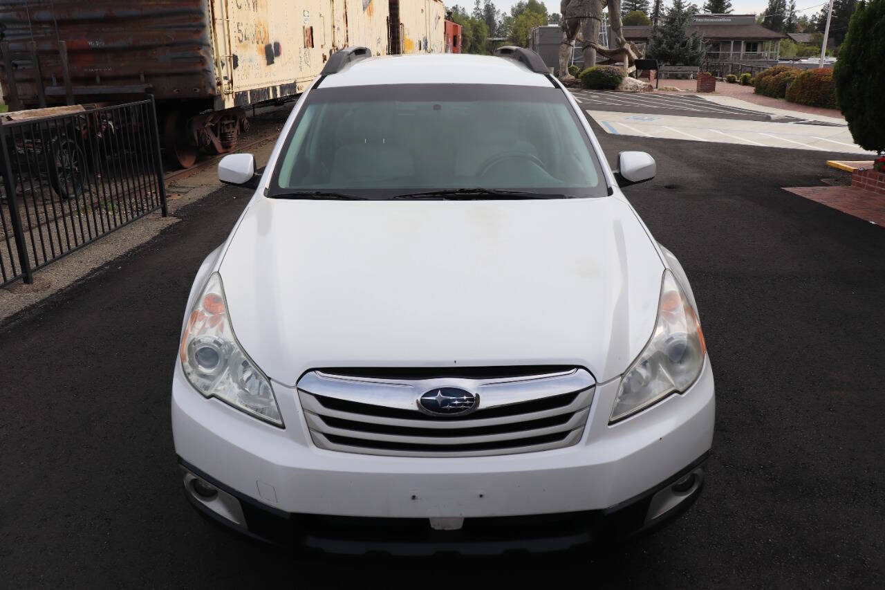 Used 2011 Subaru Outback 2.5i Premium AWD/4WD image 2