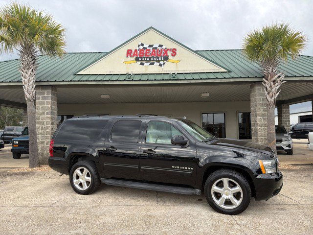 Used 2014 Chevrolet Suburban LT image 1