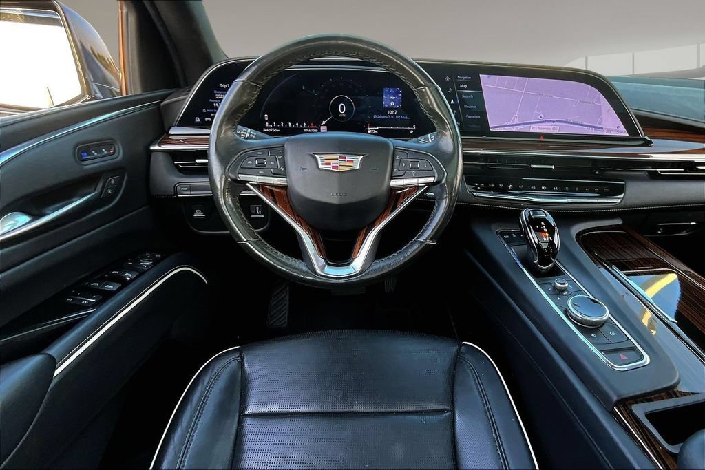 Used 2023 Cadillac Escalade Premium Luxury RWD image 5
