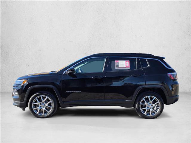 Used 2022 Jeep Compass Latitude AWD/4WD image 2