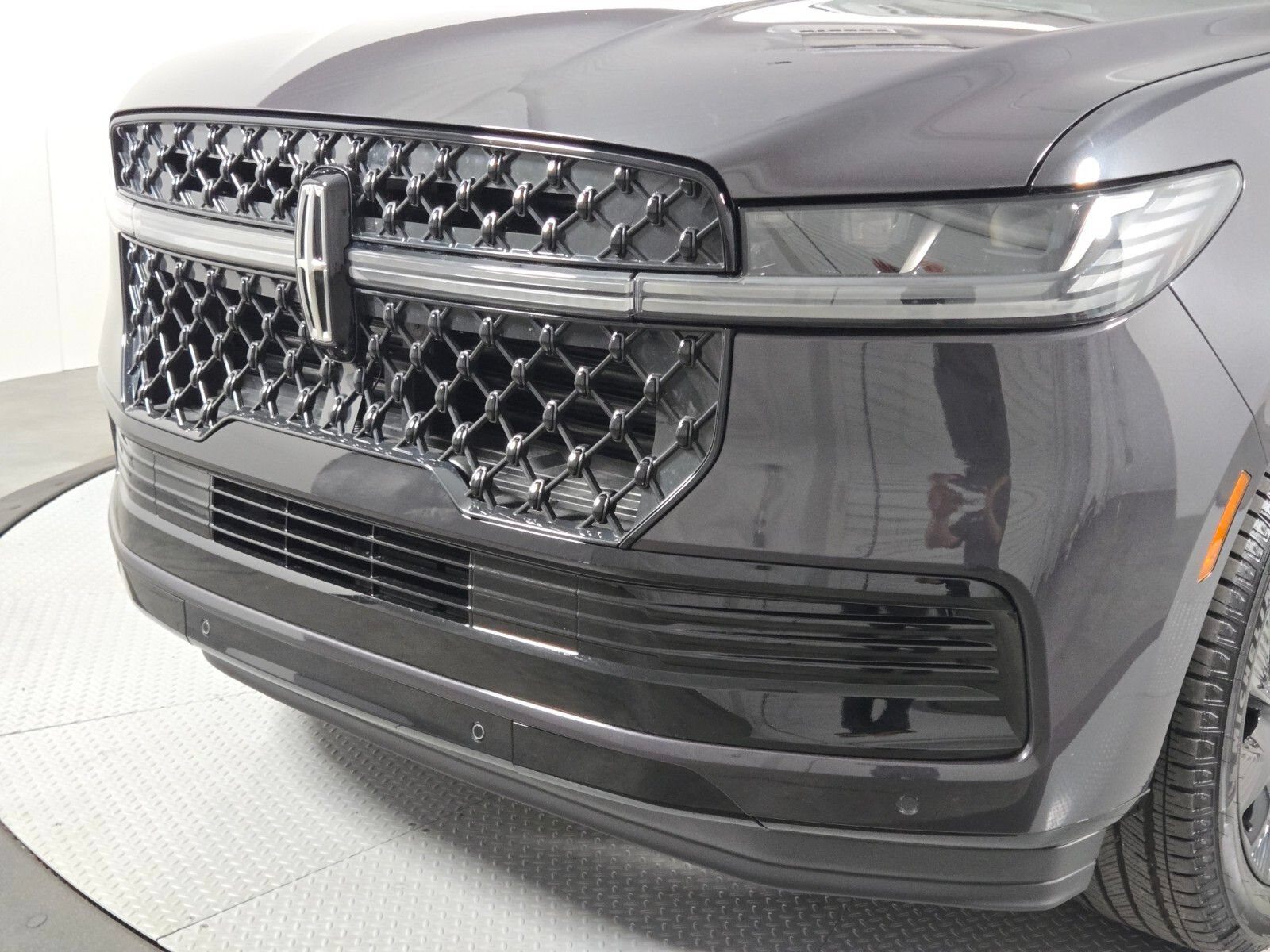 New 2026 Lincoln Navigator L Reserve w/ Jet Appearance Package AWD/4WD image 10