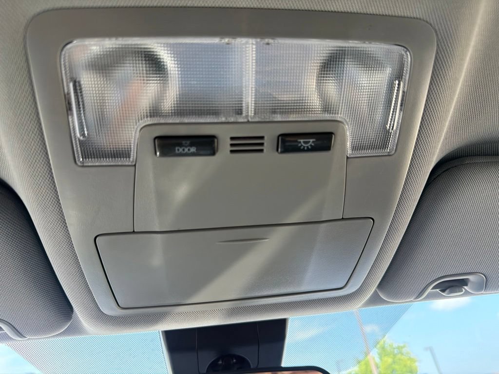 Used 2019 Toyota Highlander LE FWD image 19