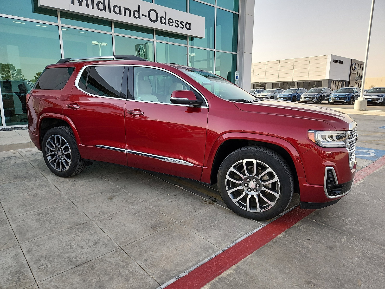 Used 2020 GMC Acadia Denali w/ Denali Ultimate Package image 8