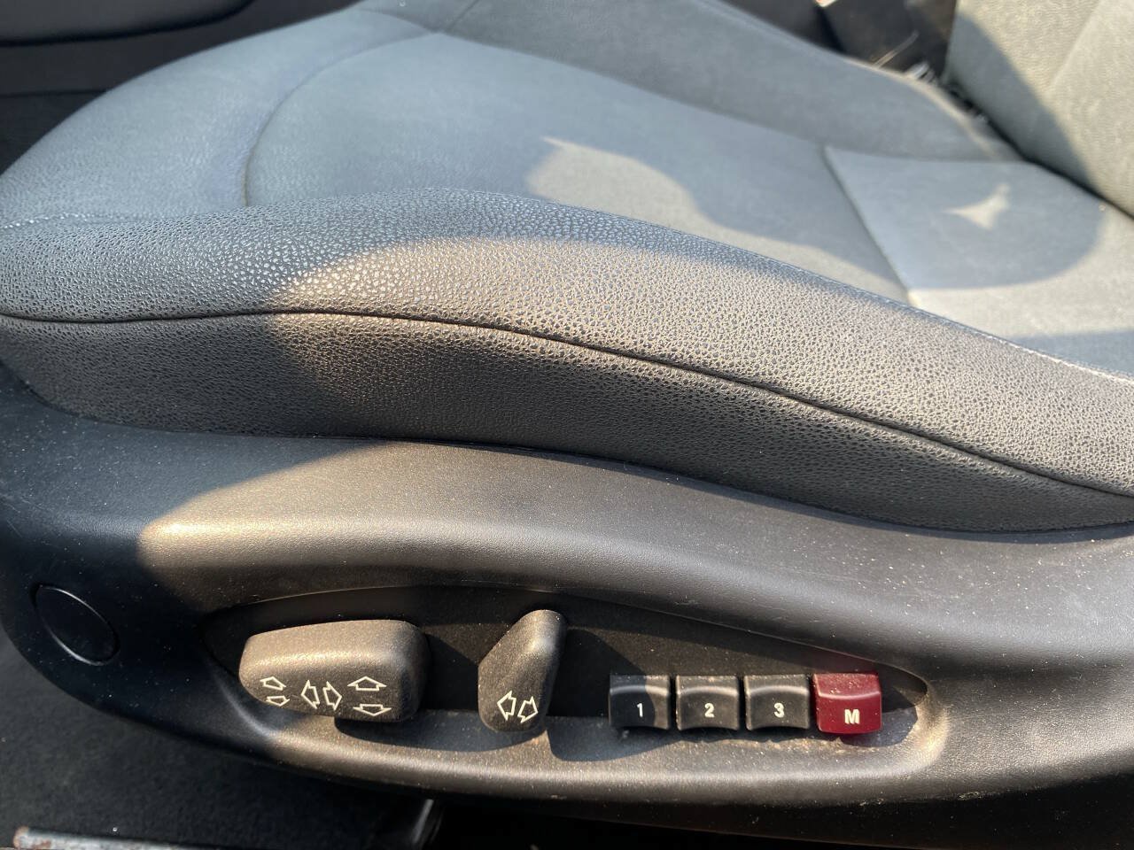 Used 2004 BMW Z4 2.5i RWD image 18