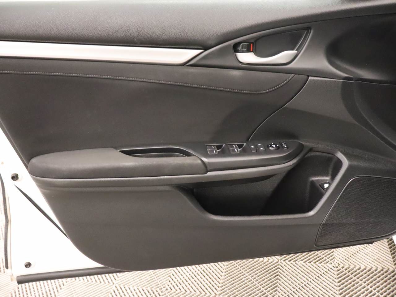 Used 2018 Honda Civic EX-T image 17