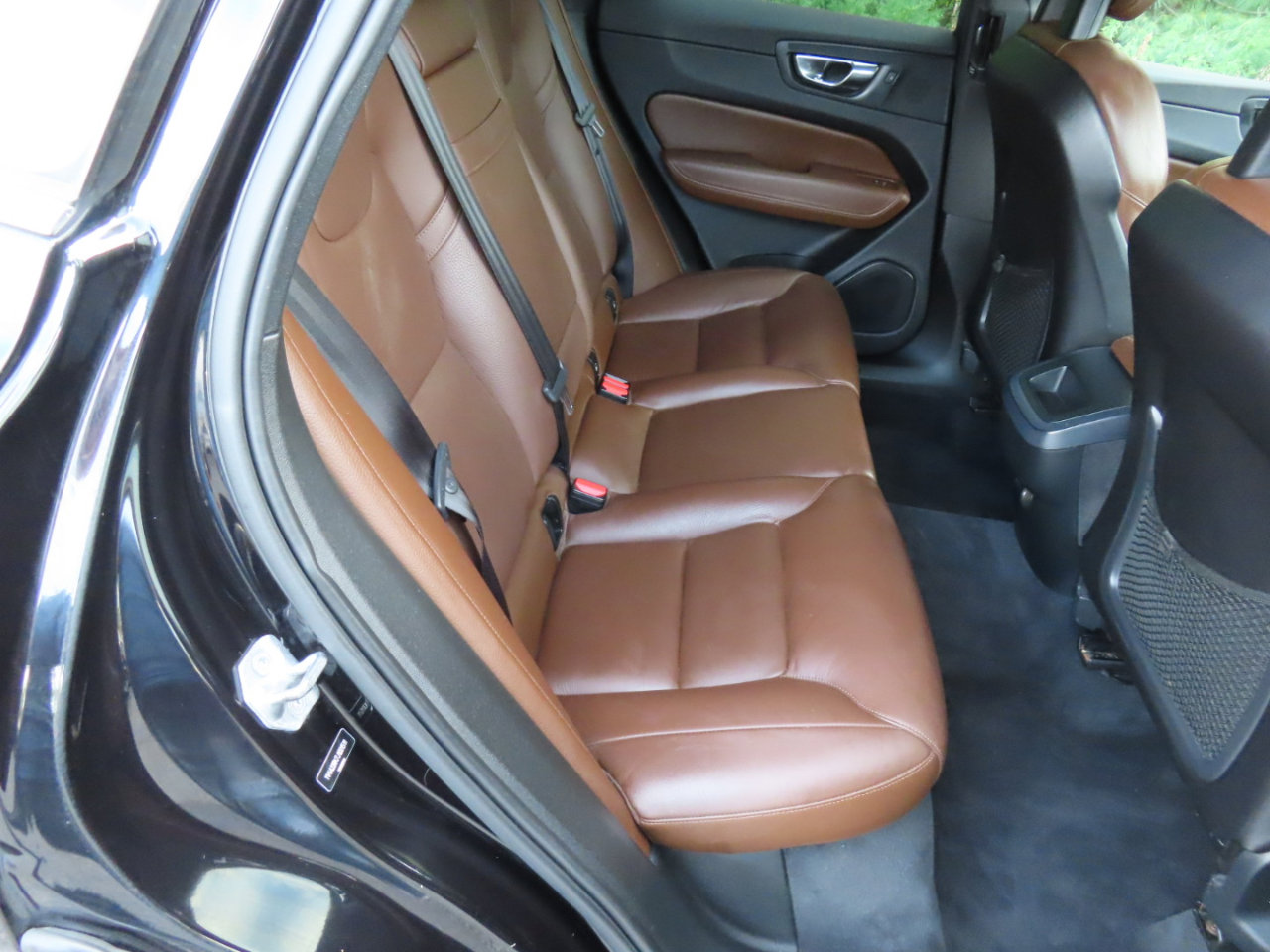 Used 2018 Volvo XC60 T6 Momentum w/ Convenience Package image 14