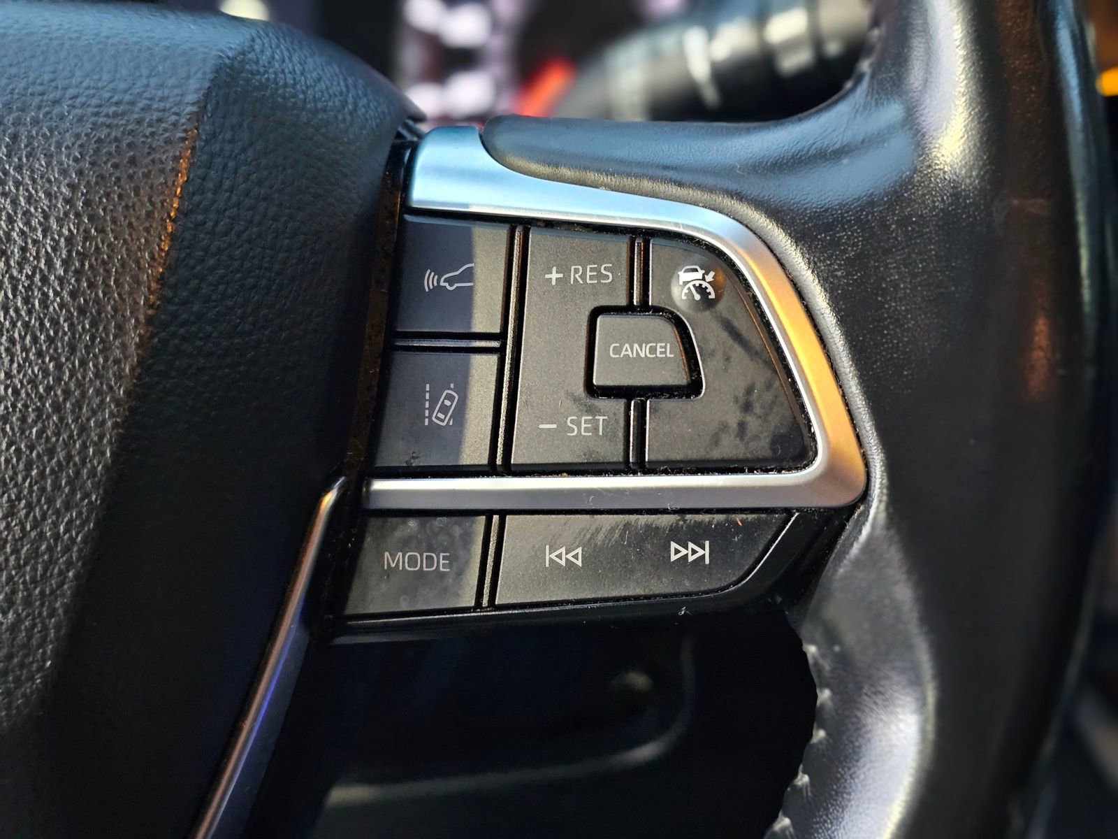 Used 2021 Toyota Highlander LE image 16