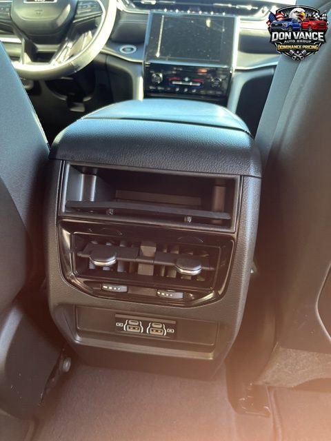 Used 2025 Jeep Grand Cherokee Laredo w/ Trailer Tow Package image 30