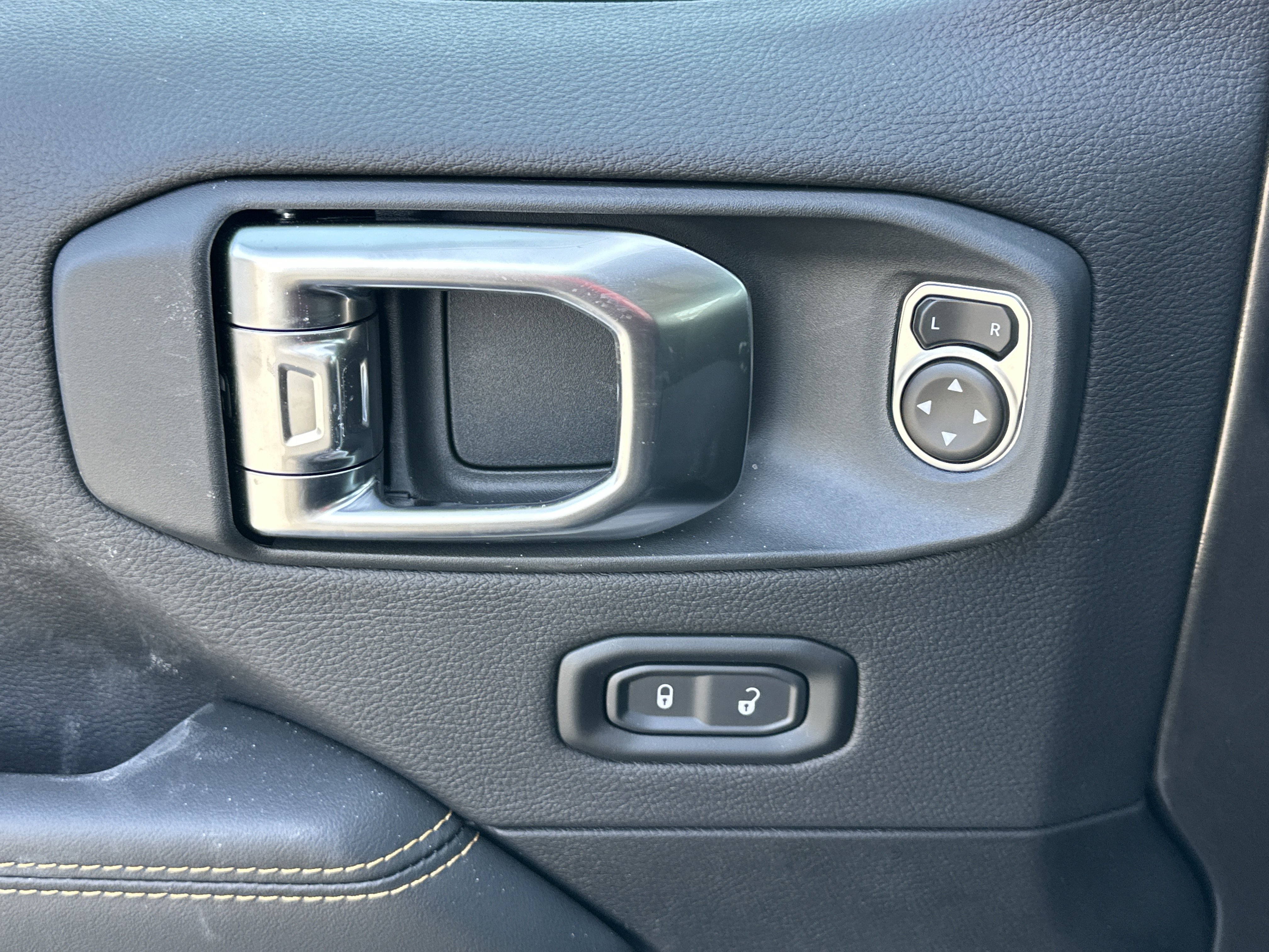 New 2026 Jeep Gladiator Sport AWD/4WD image 13