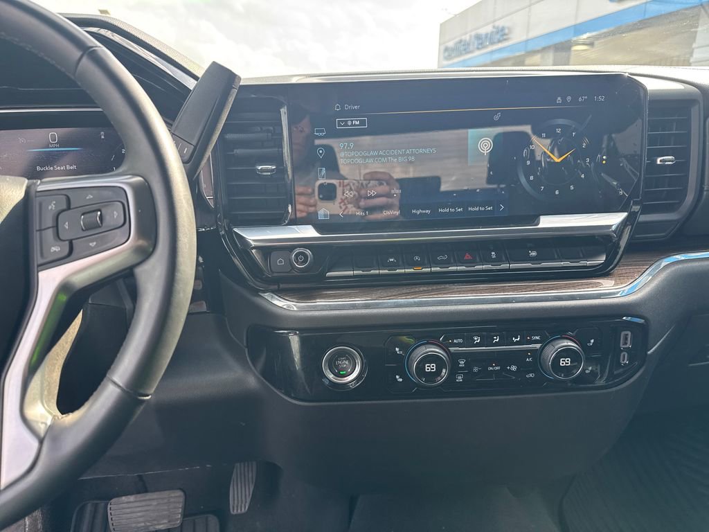 Used 2024 Chevrolet Silverado 1500 LT image 21