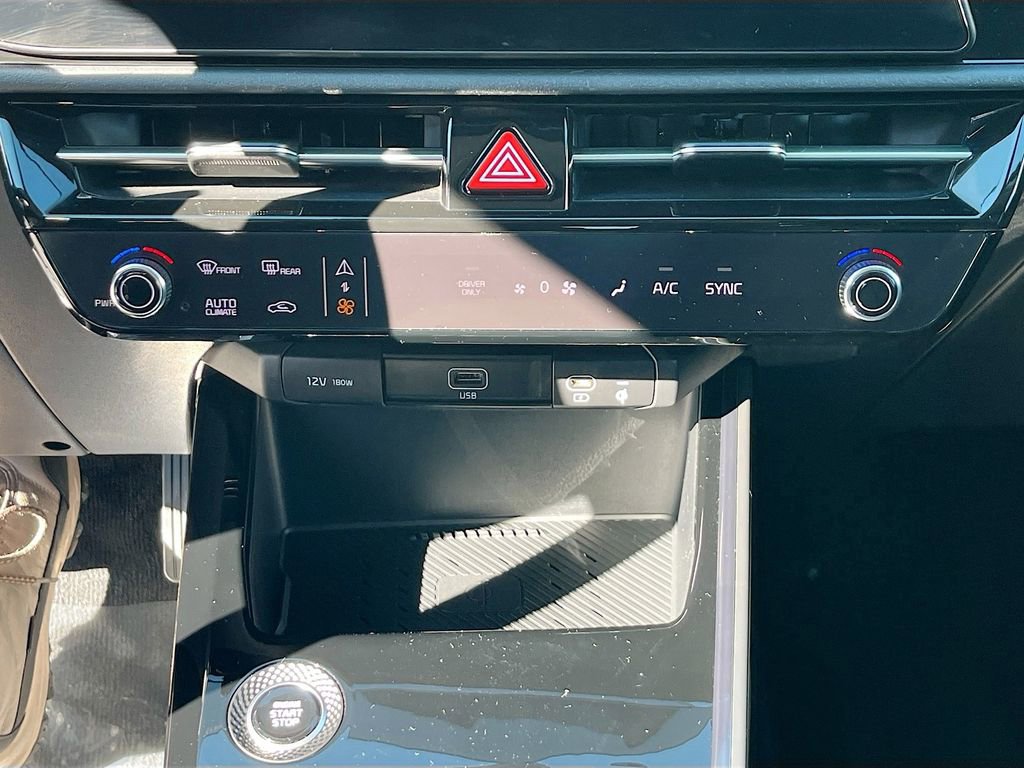 Certified 2024 Kia Niro EX image 19