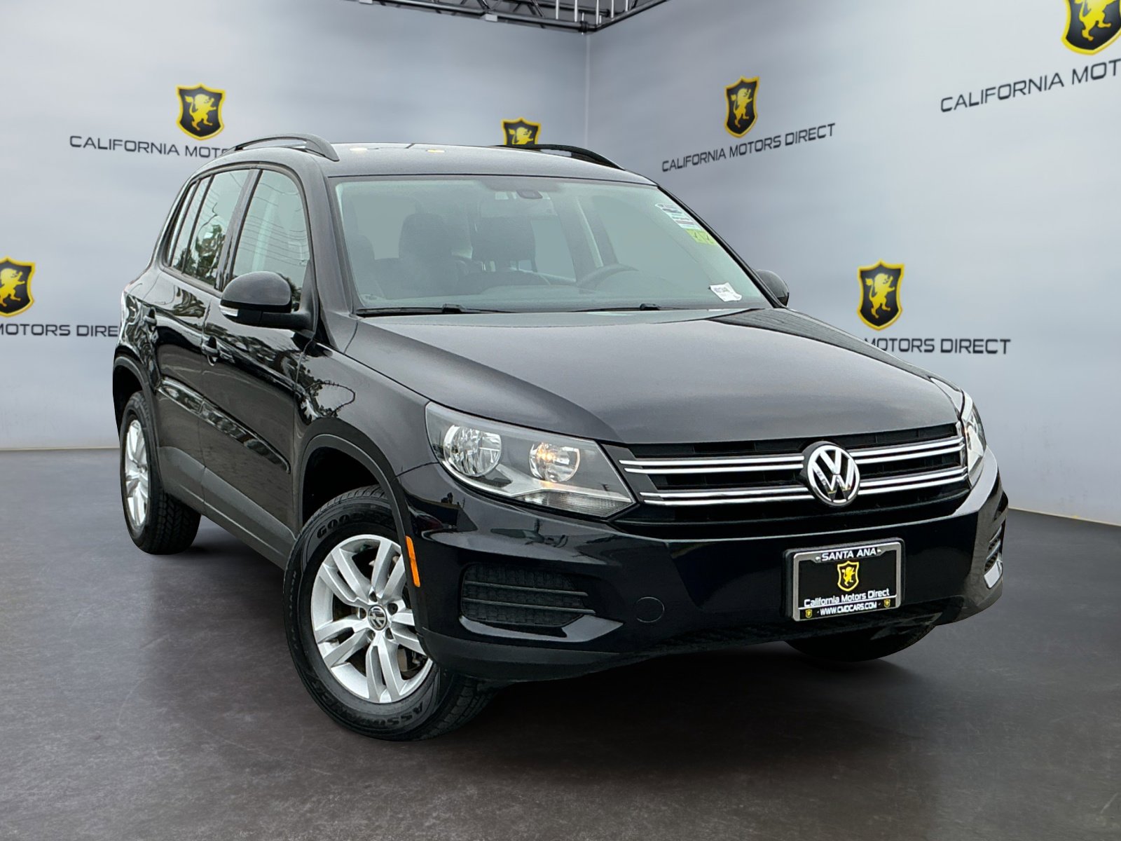 Used 2017 Volkswagen Tiguan S FWD image 3