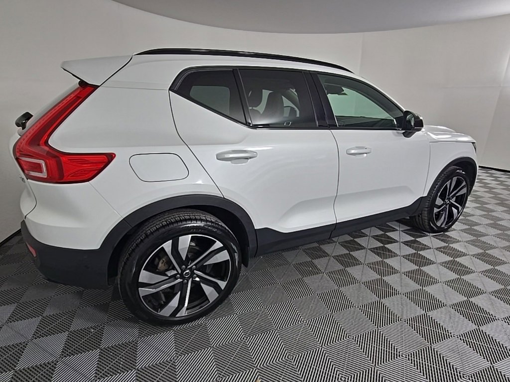 Certified 2023 Volvo XC40 B5 Ultimate w/ Climate Package image 7