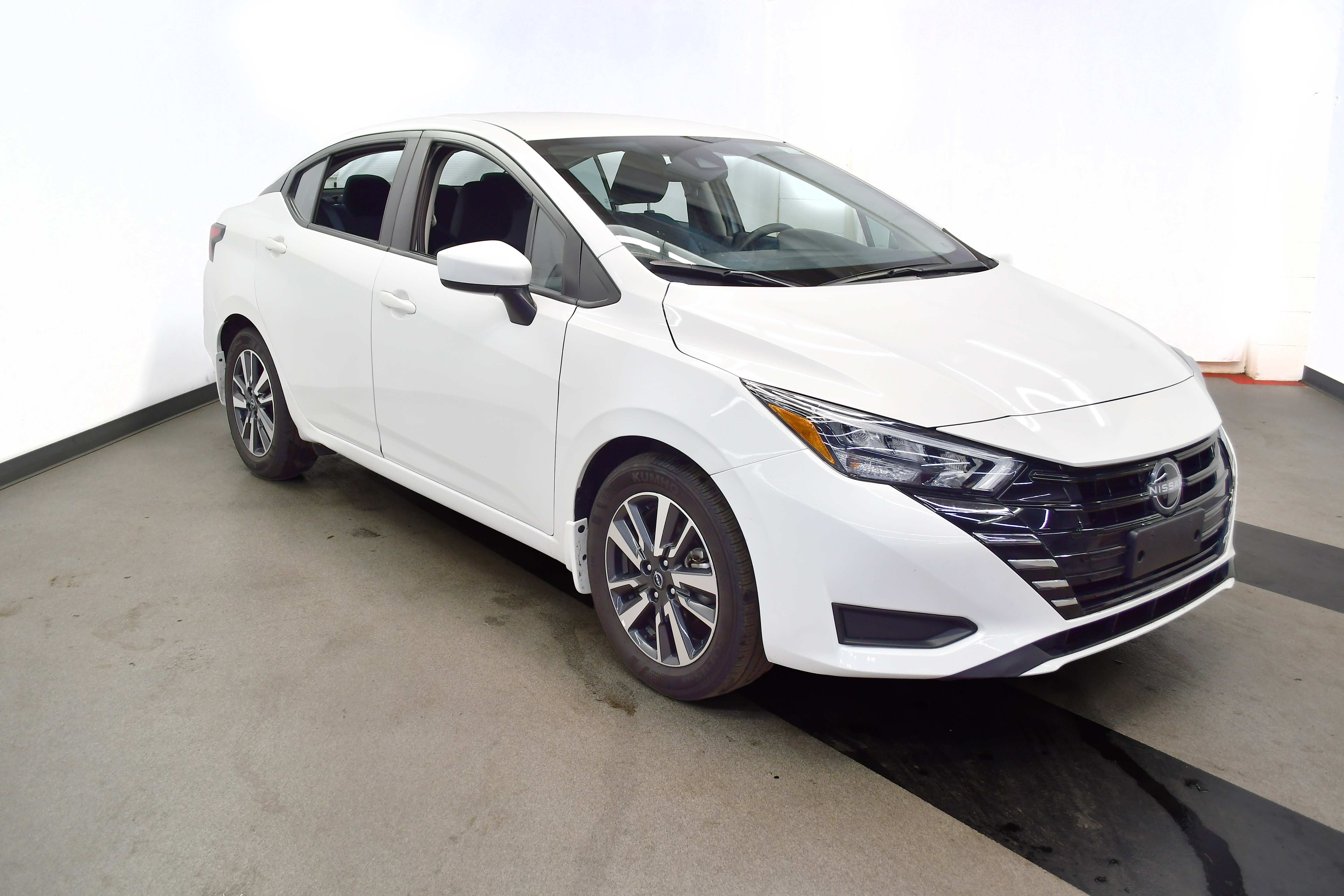 Used 2025 Nissan Versa SV w/ Trunk Package FWD image 2