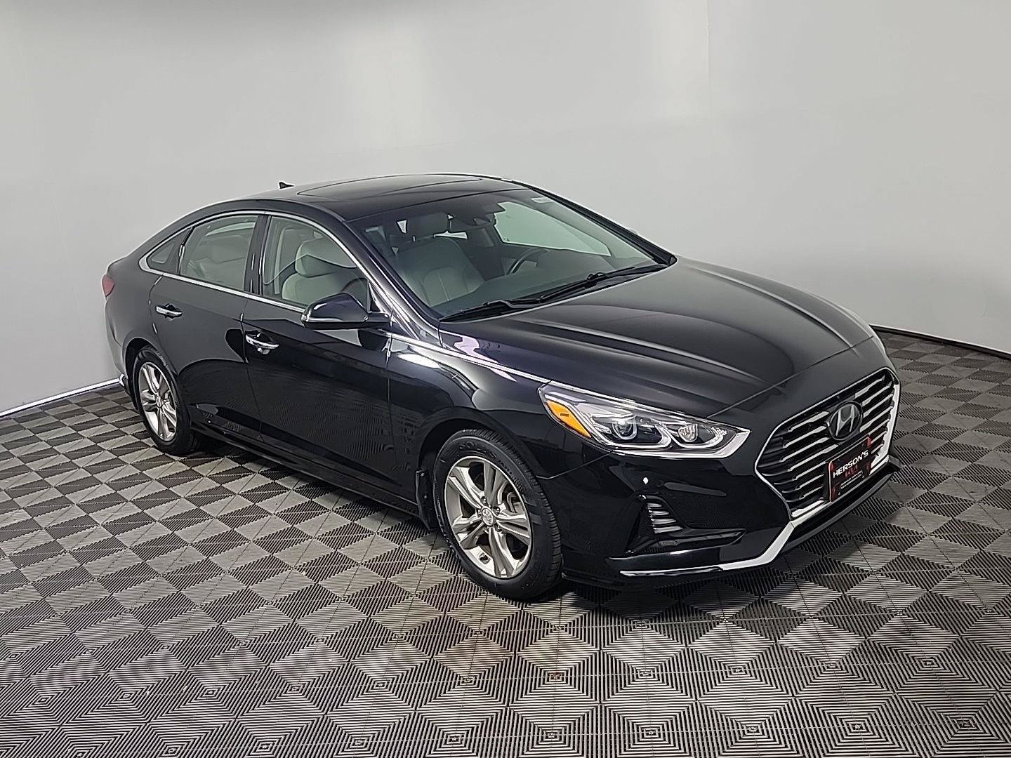 Used 2018 Hyundai Sonata Limited w/ Limited Ultimate Package 03 FWD image 2