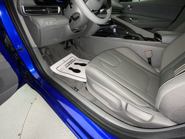 Used 2026 Hyundai Elantra Sport image 12
