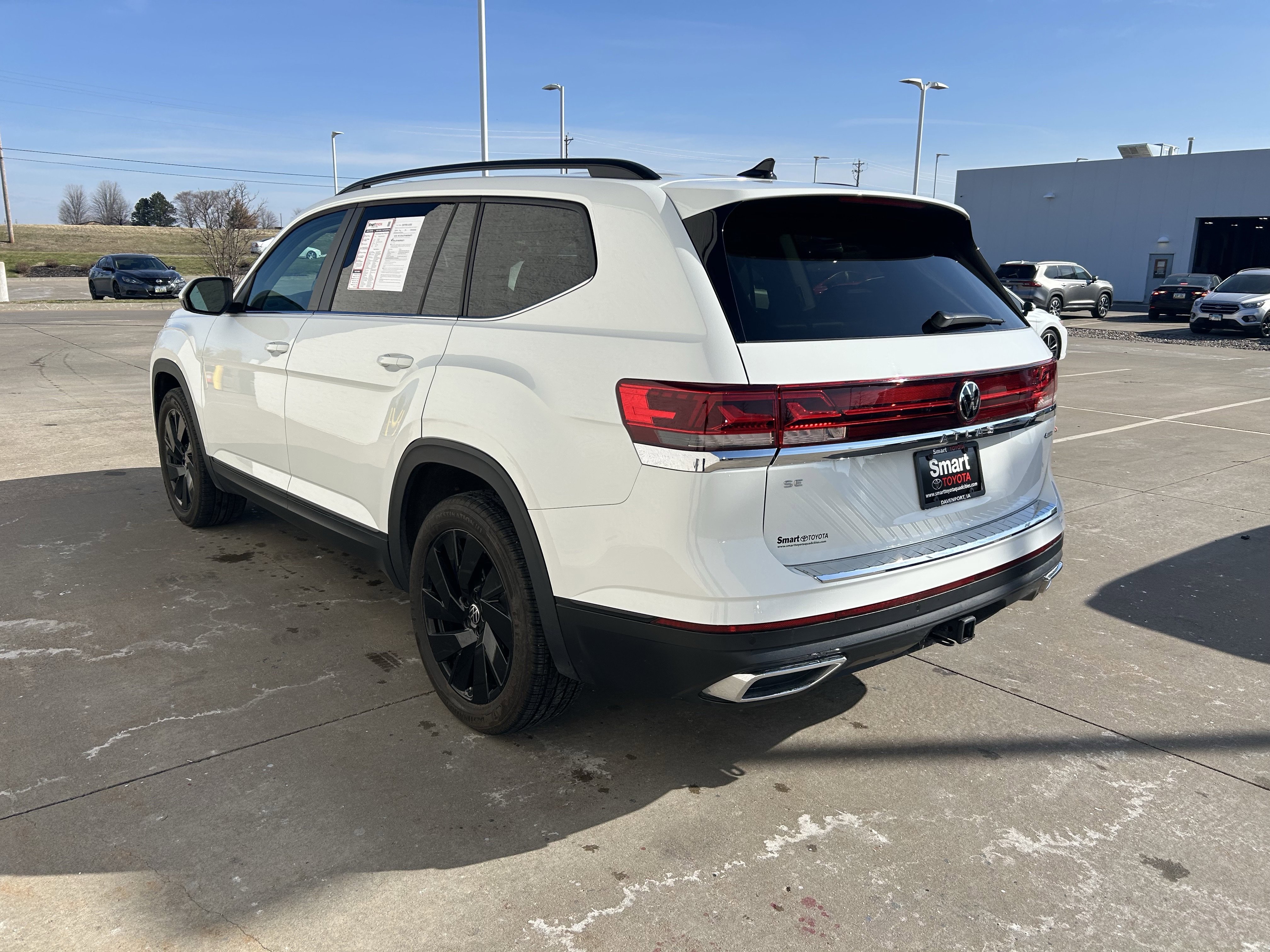 Used 2024 Volkswagen Atlas SE w/ Panoramic Sunroof Package image 5