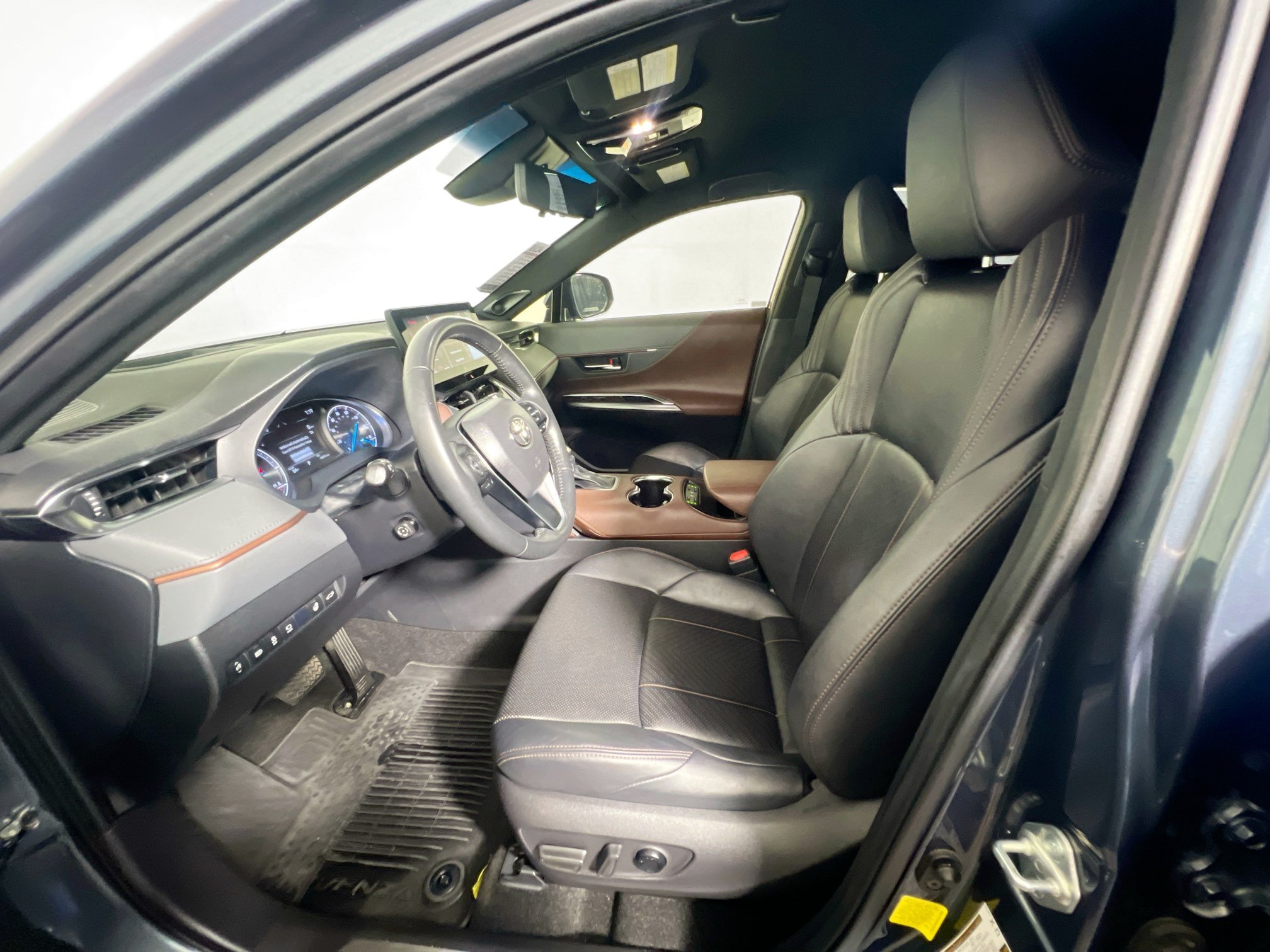 Used 2021 Toyota Venza Limited w/ Advanced Technology Package AWD/4WD image 14