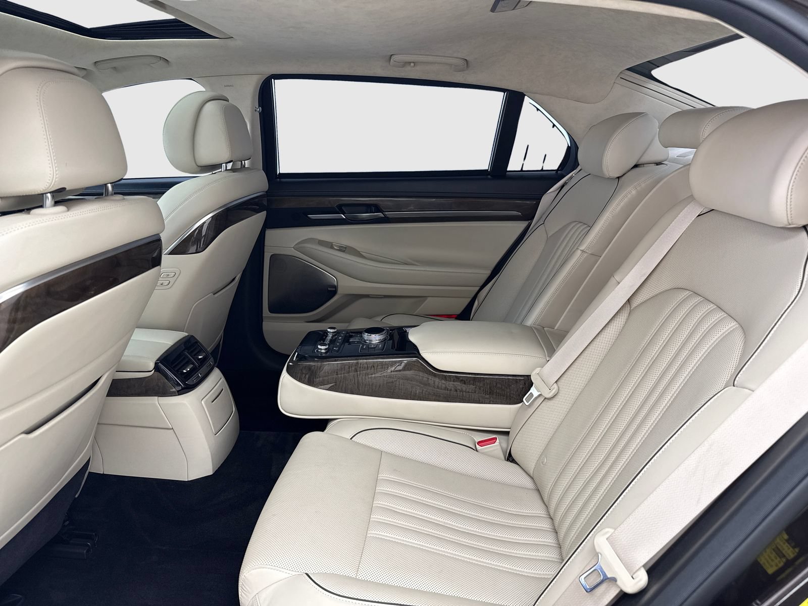 Used 2019 Genesis G90 3.3T Premium RWD image 36