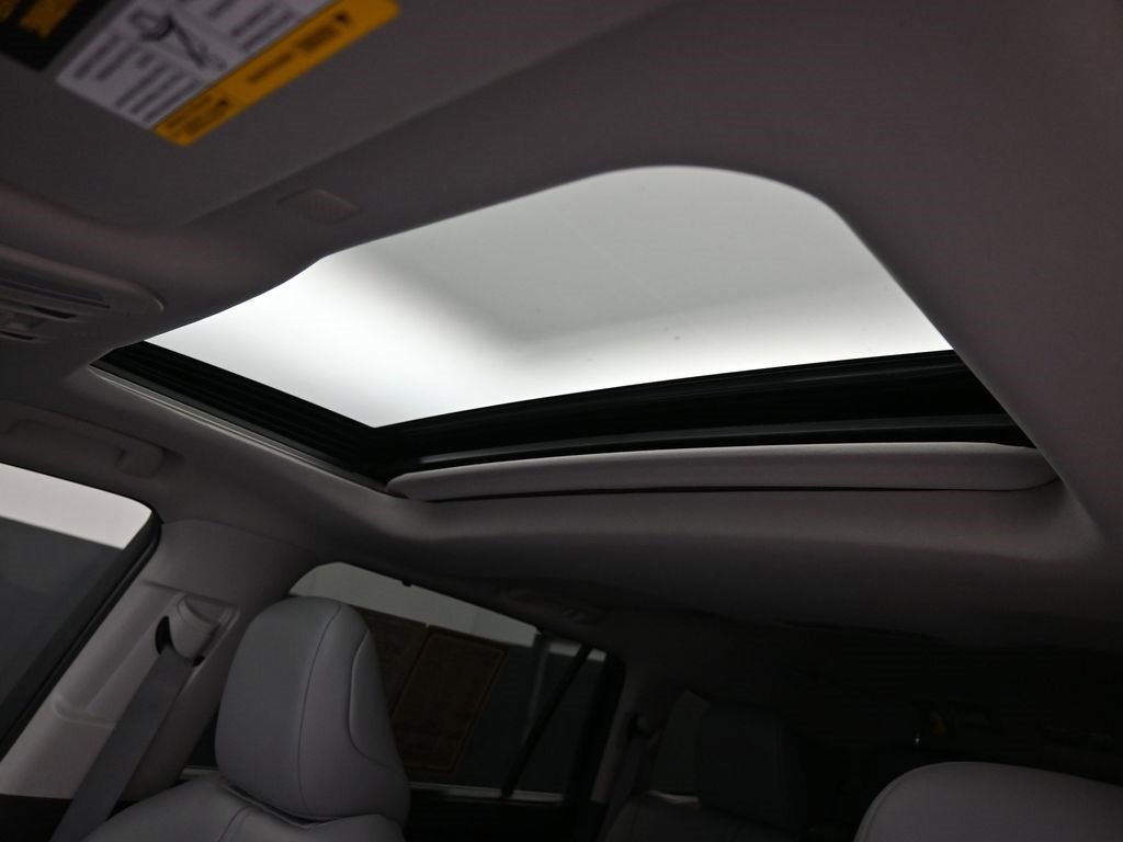 Used 2021 Toyota Highlander XLE image 26