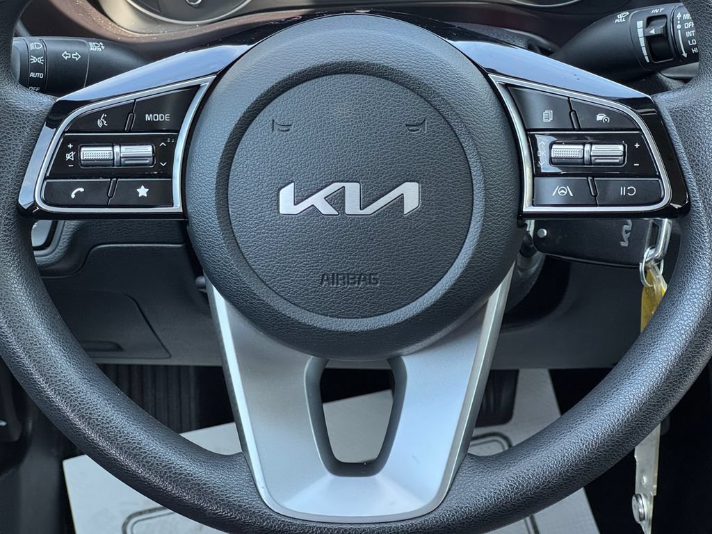 Used 2024 Kia Forte LXS w/ LXS Technology Package FWD image 19