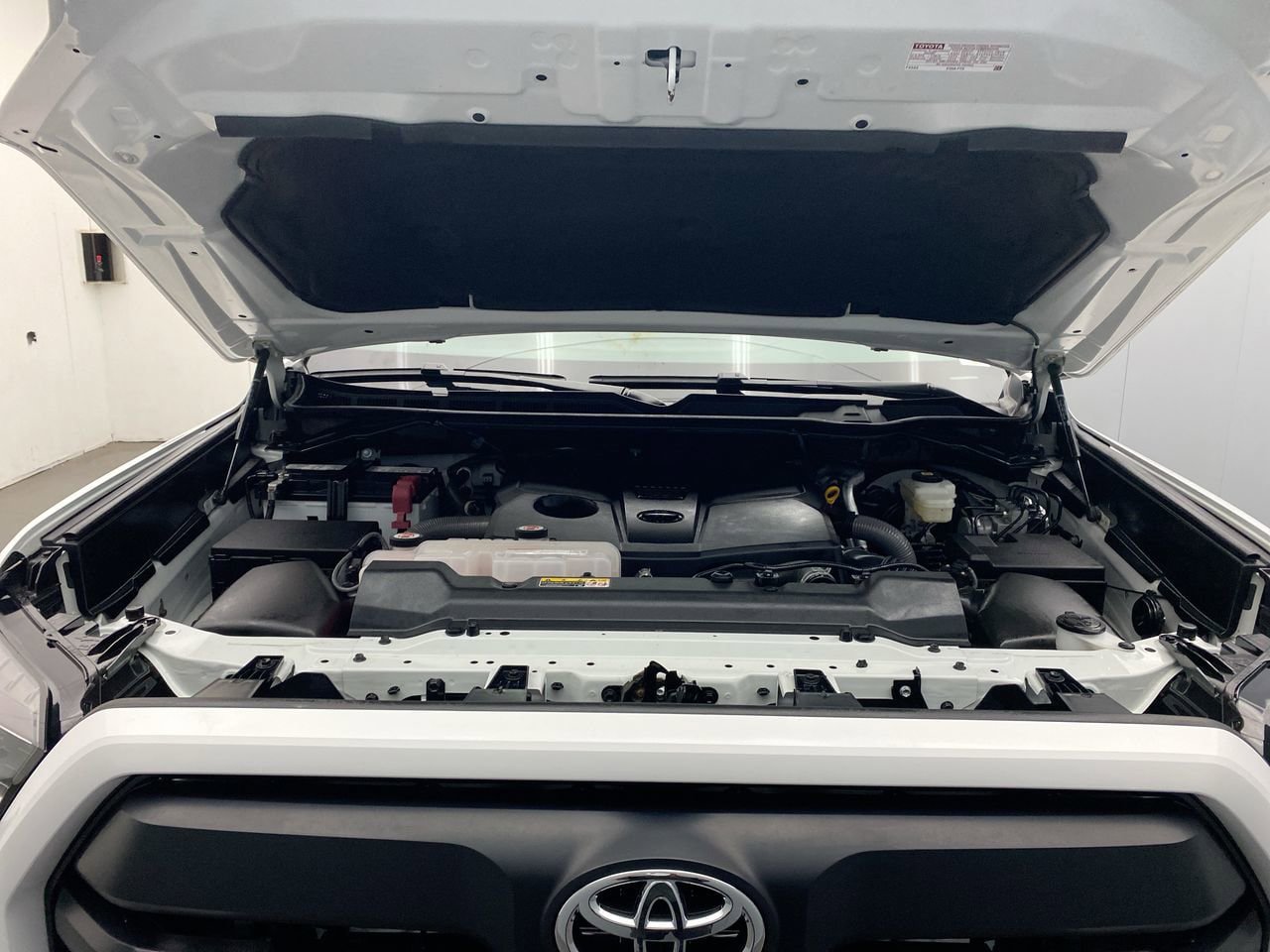 Used 2024 Toyota Tundra SR5 w/ SR5 Convenience Package AWD/4WD image 11