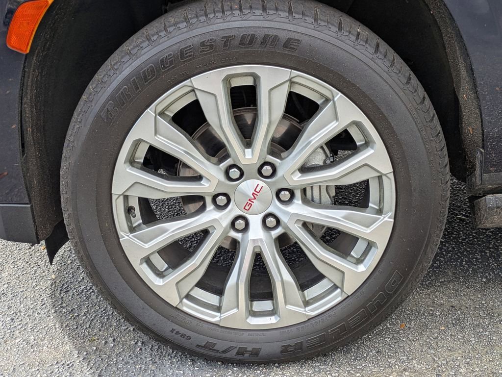 Used 2022 GMC Yukon Denali w/ Advanced Technology Package image 12