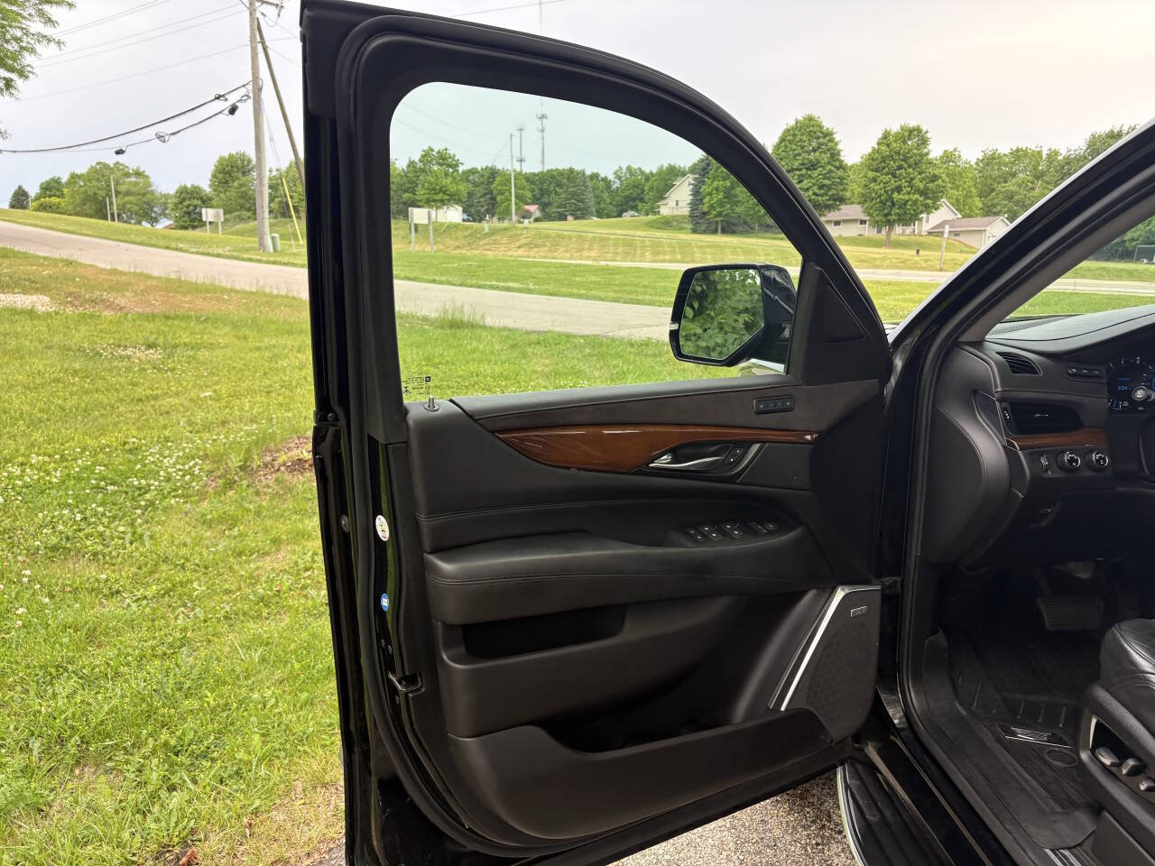 Used 2020 Cadillac Escalade Premium Luxury AWD/4WD image 10