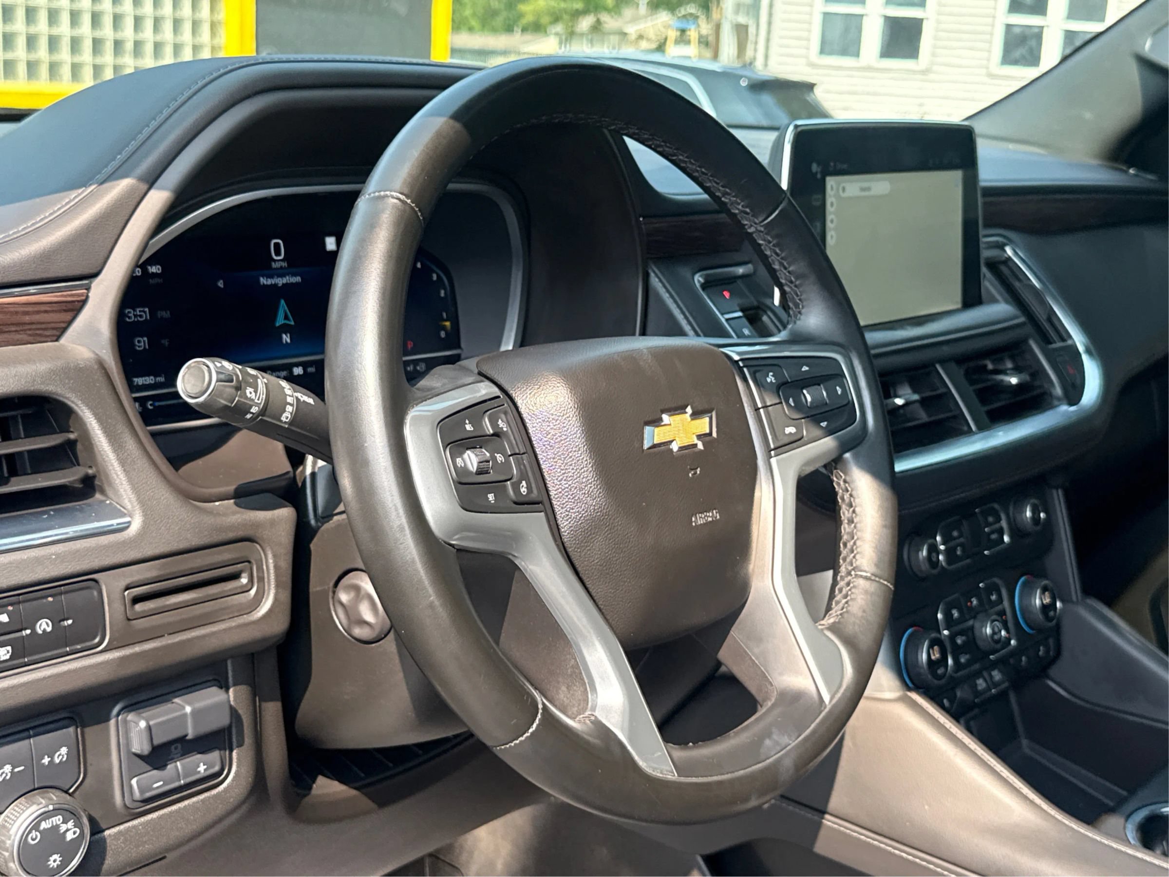 Used 2023 Chevrolet Suburban LT w/ LT Signature Package RWD image 16