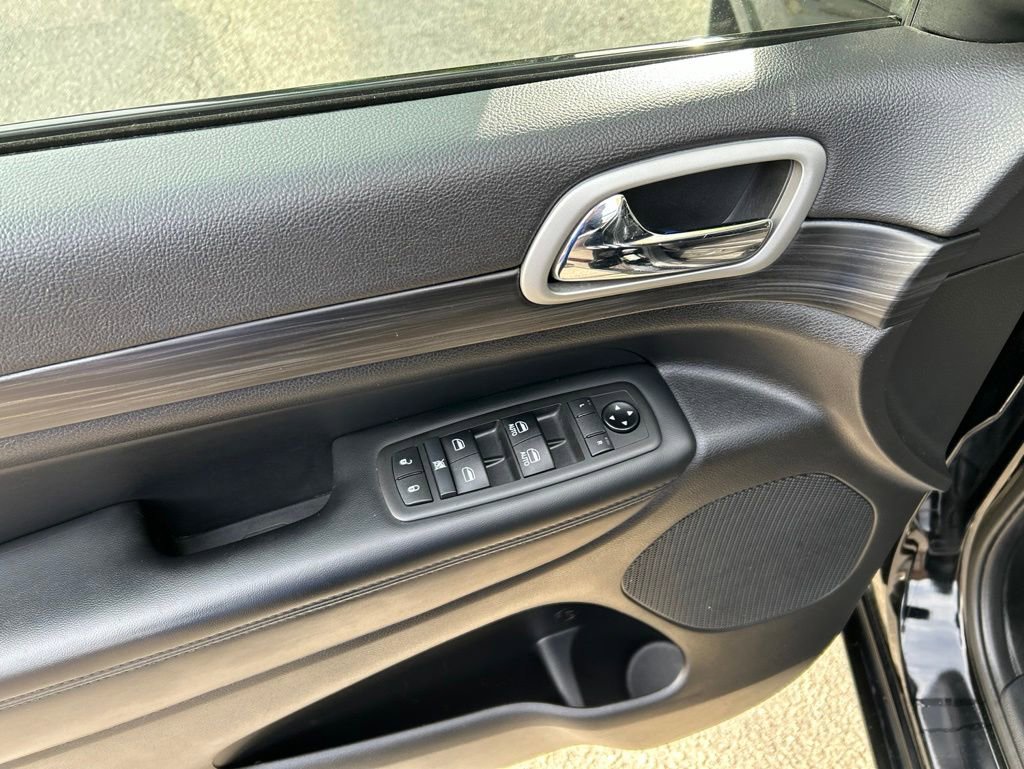Used 2021 Jeep Grand Cherokee Laredo X RWD image 14