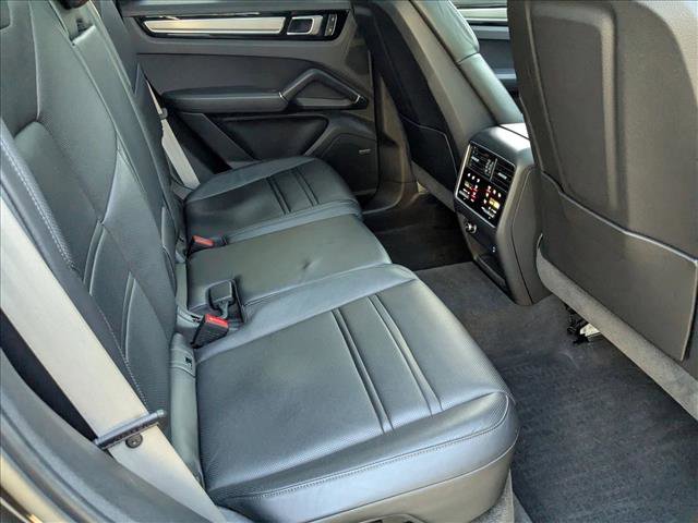 Used 2023 Porsche Cayenne Platinum Edition image 21