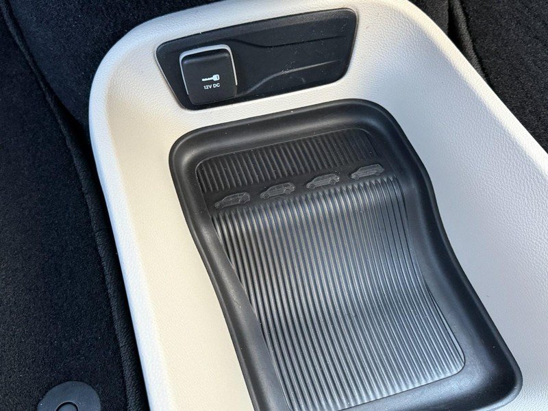 Used 2023 Chrysler Pacifica Touring-L FWD image 45