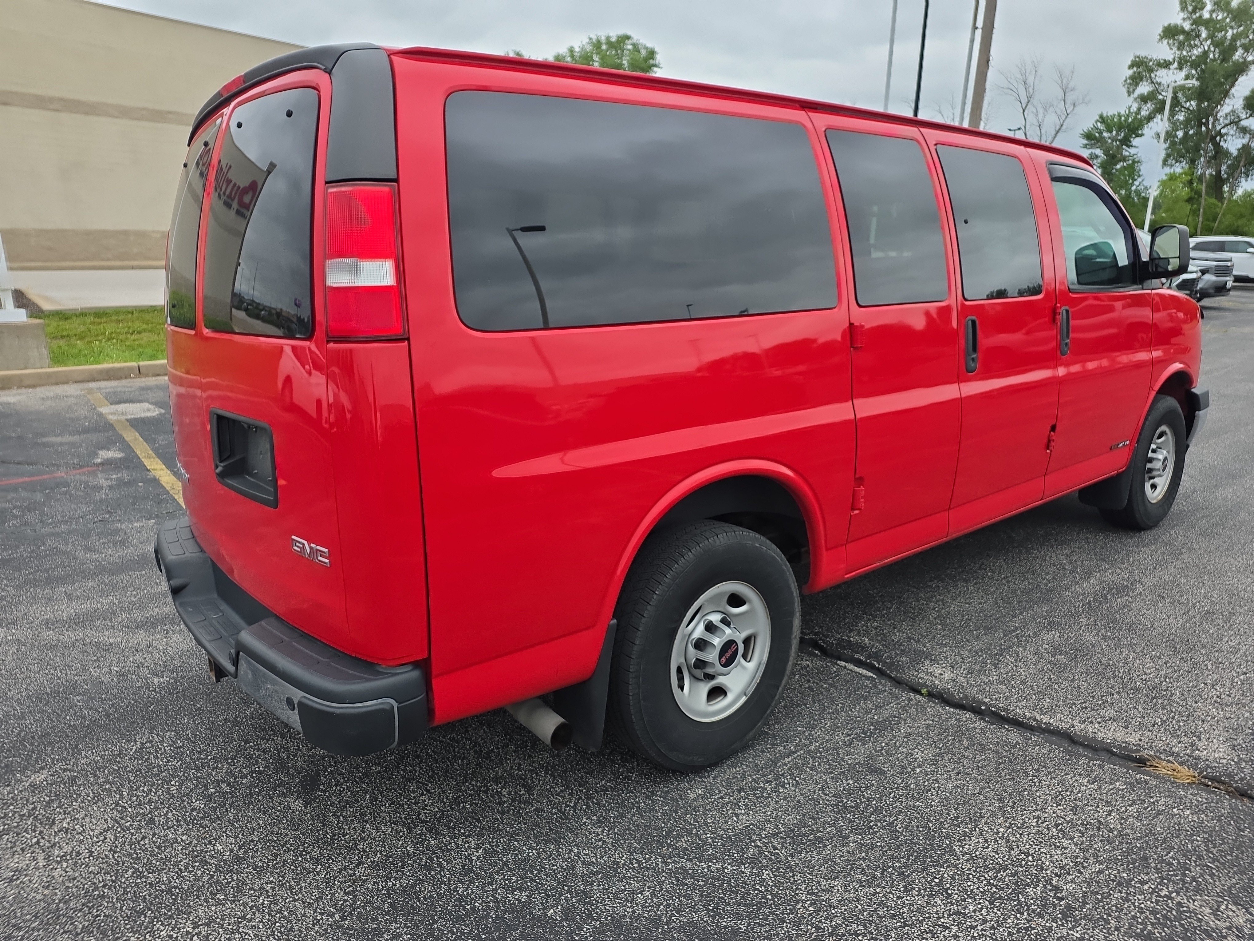 Used 2021 GMC Savana 3500 LS w/ Chrome Appearance Package RWD image 4