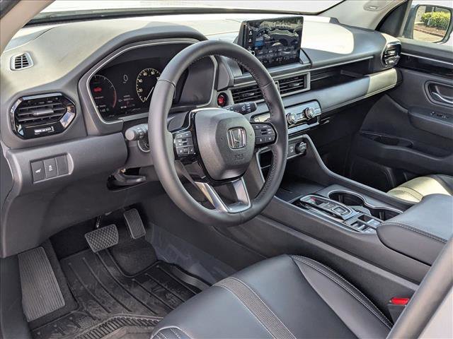 New 2025 Honda Pilot Touring image 3
